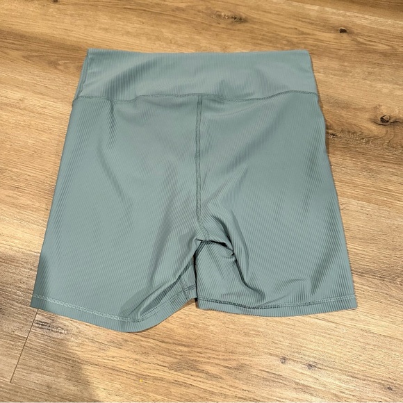 Old Navy Ribbed Bike Short - Picture 2 of 4